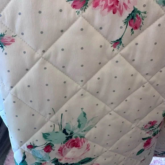 Past Season Selkie The House Coat in Roses and White Quilted Fabric. Fabulous! - Picture 7 of 9